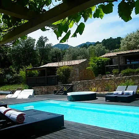 Les Jardins De Mathieu Bed & Breakfast