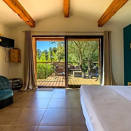 Les Jardins De Mathieu Bed & Breakfast